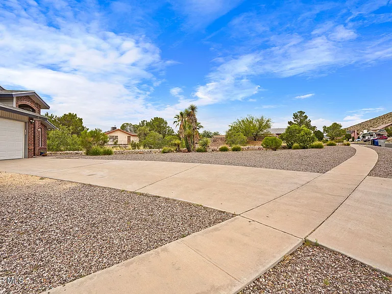 7609 Medano Dr — Photo 33