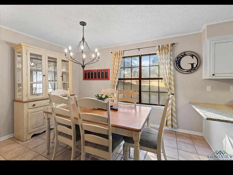 208 Driftwood St — Photo 4