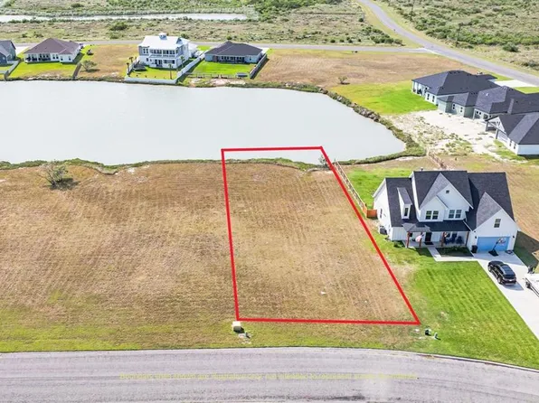 5 Southpointe Cir, Rockport, TX 78382