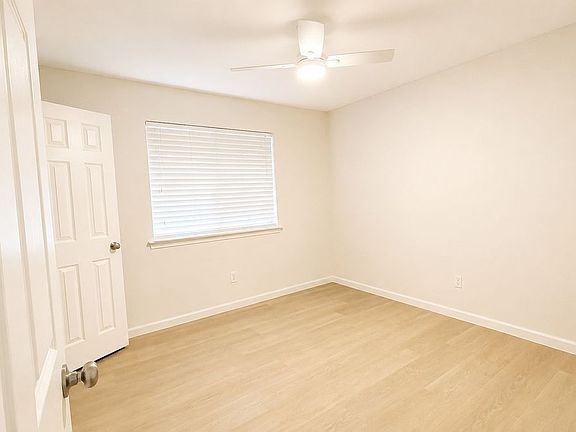 3rd image of 306 N Mount Rushmore Dr