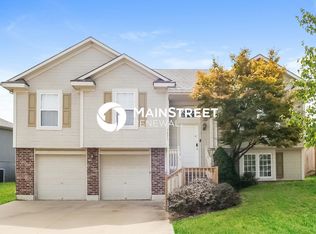 1613 NW High View Dr, Grain Valley, MO 64029