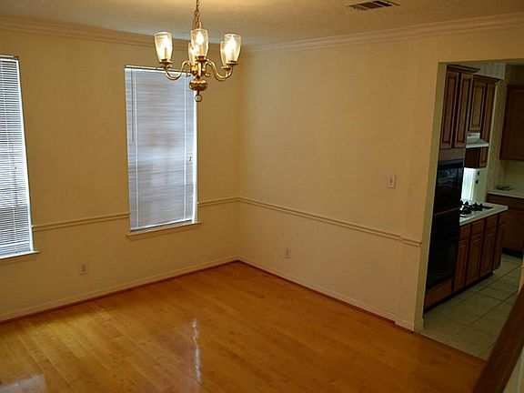 3rd image of 2406 Linwood Dr