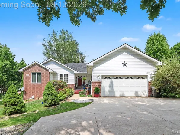 2575 County Farm Rd, Howell, MI 48843