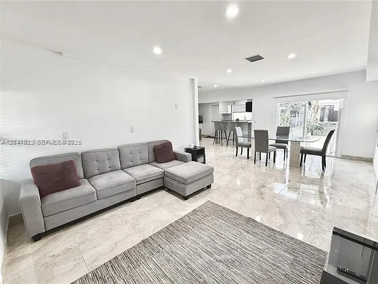 947 NE 149th St #947 — Photo 5