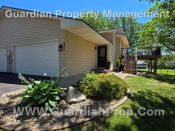 831 Pontiac Ln, Chanhassen, MN 55317