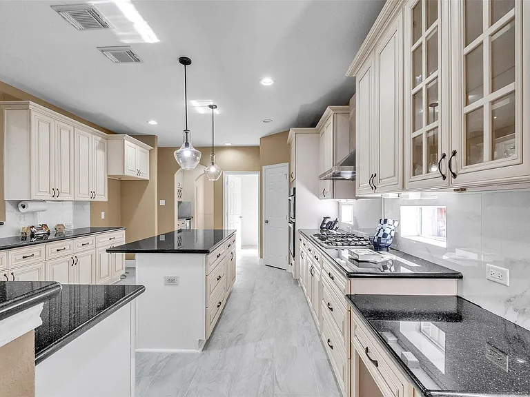 5303 Riverstone Crossing Dr — Photo 14