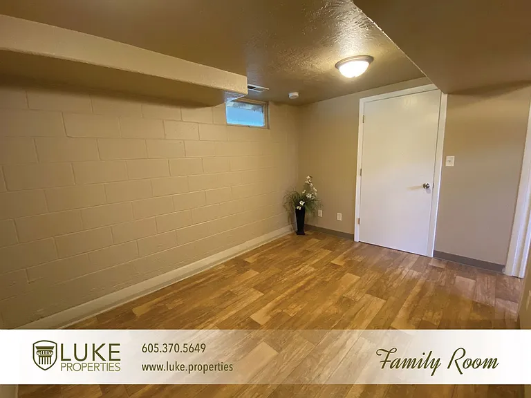 102 S Lake Ave — Photo 11