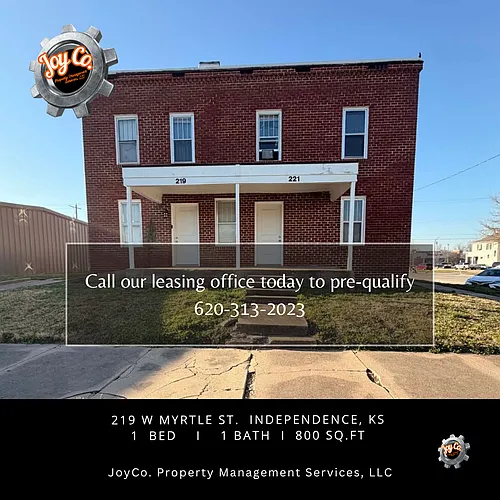 219 W Myrtle St Photo 1