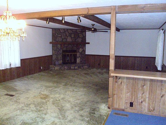 Spacious Family Room 
