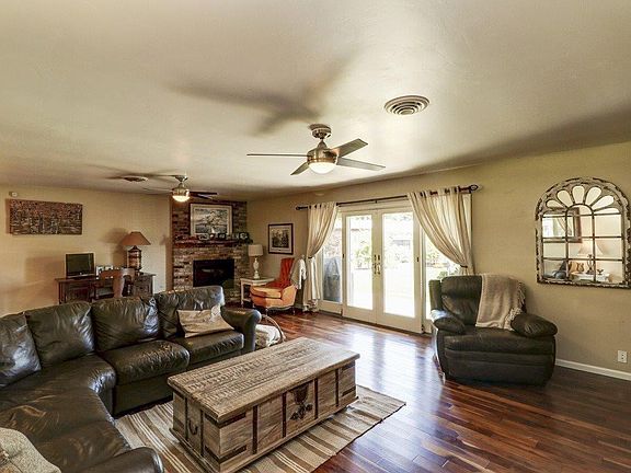 4th image of 1521 Coats Dr