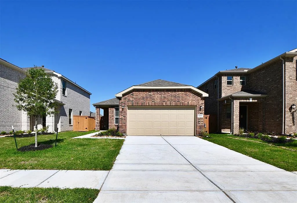 3 bed, 2.5 bath, 1450 sqft, $2,050 — Photo 1