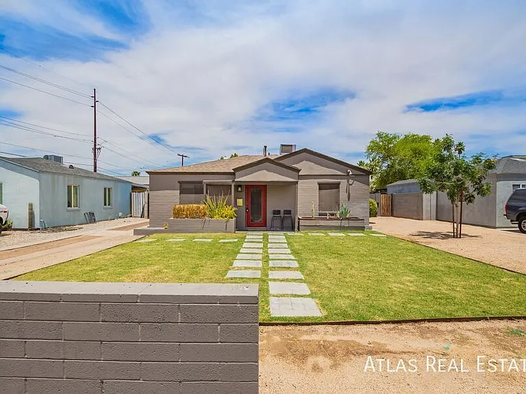 224 W Montecito Ave — Photo 2