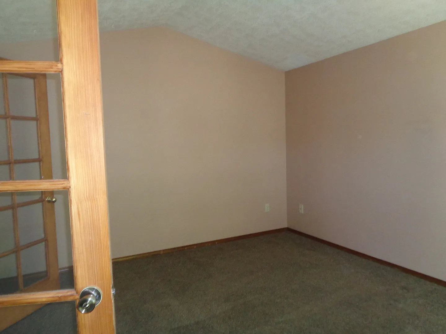 1742 SE Queenborough St. — Photo 4