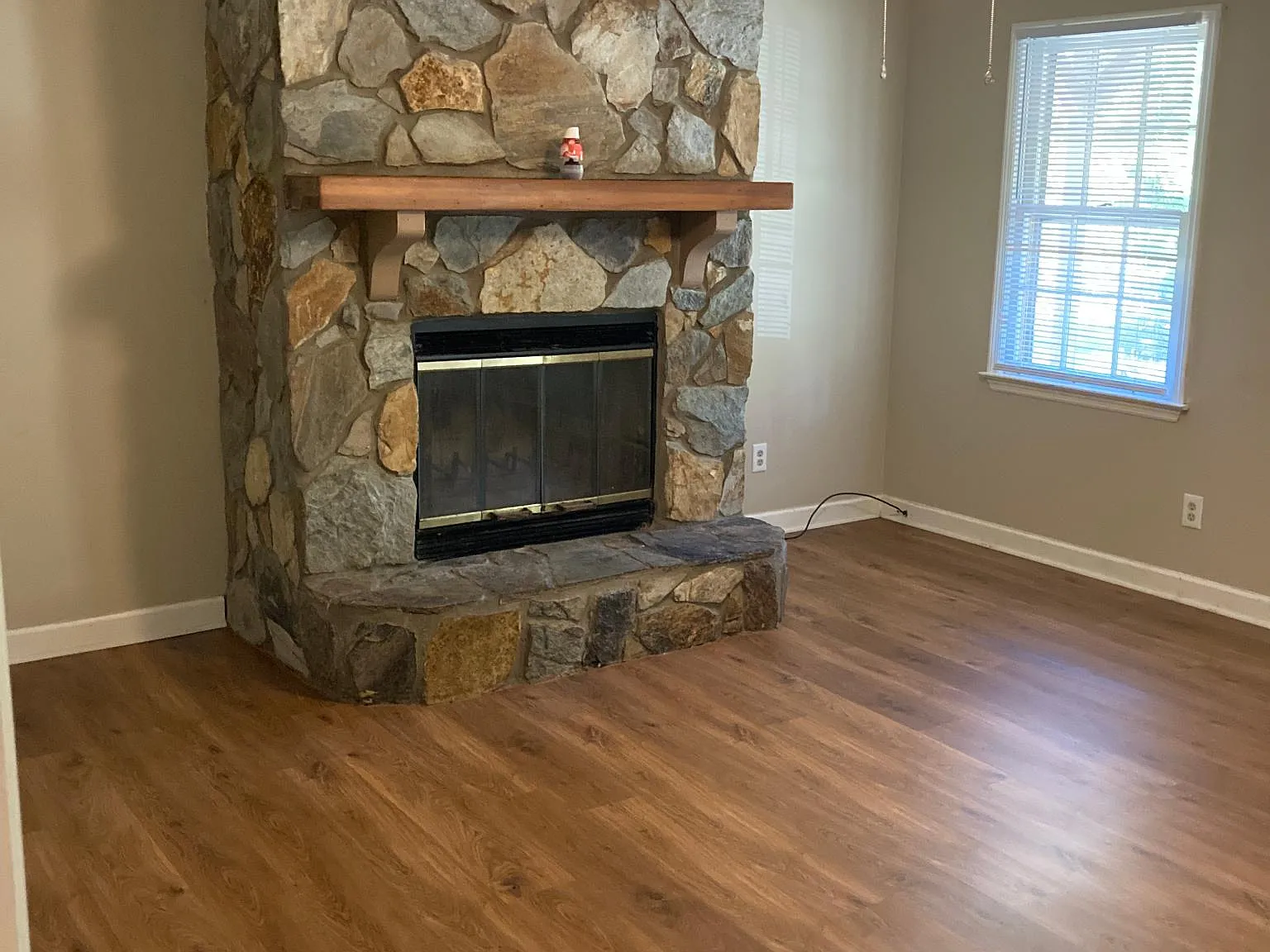 2 bed, 1.5 bath, 1160 sqft, $1,050 — Photo 3