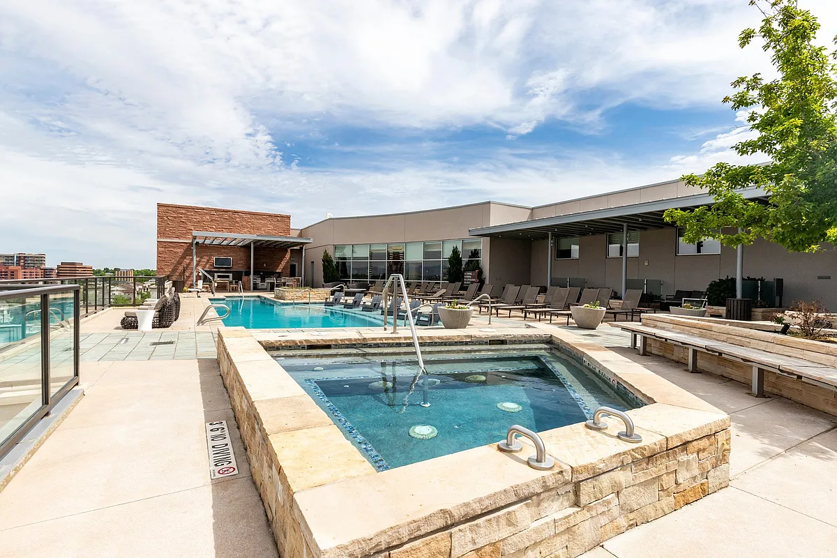 Rooftop Hot tub - Gables Cherry Creek