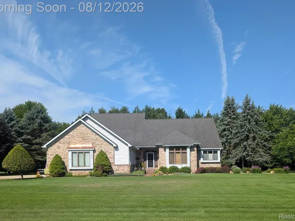 198 Coryell Dr, Oxford, MI 48371