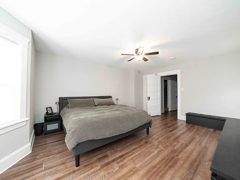 1374 Gladys Ave — Photo 13