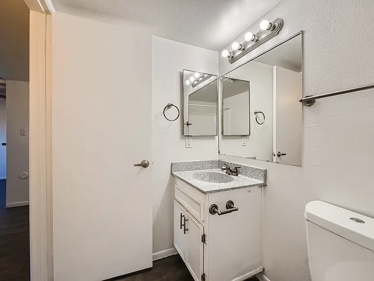 1325 W Guadalupe Rd — Photo 30