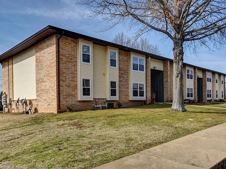 616 Evergreen St — Photo 18