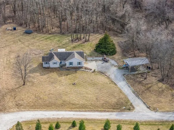 26965 Smithers Ln, Weston, MO 64098