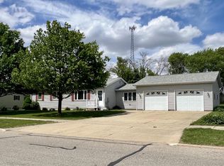 314 E Milwaukee St, New Hampton, IA 50659