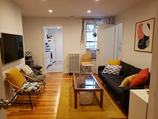 Rented by MCR Realty | media 5