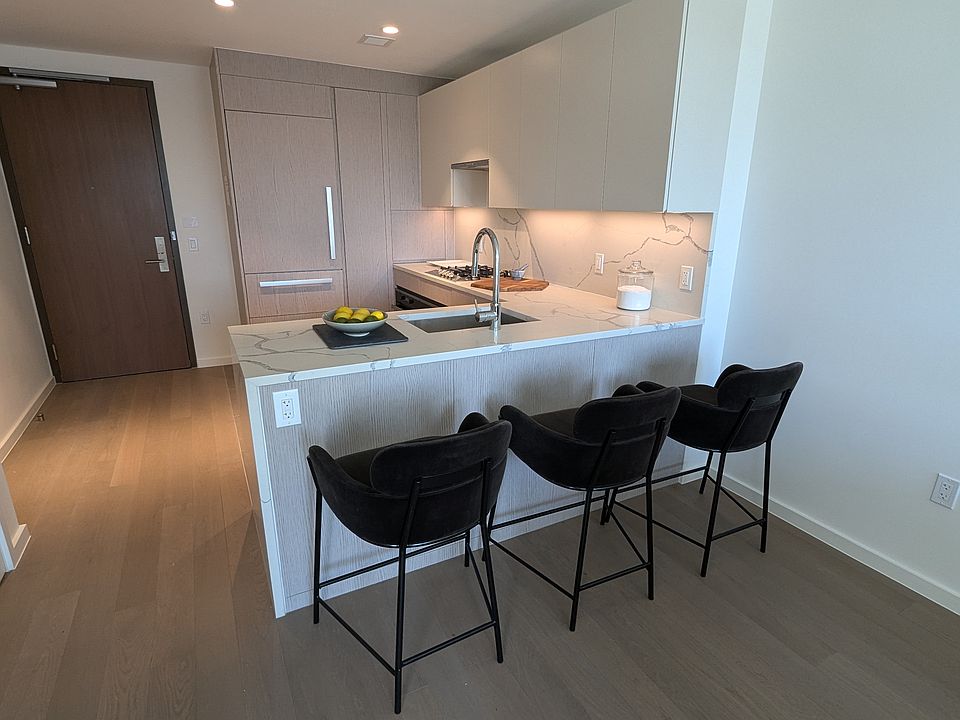 2nd image of 133-27 39th Ave Penthouse J