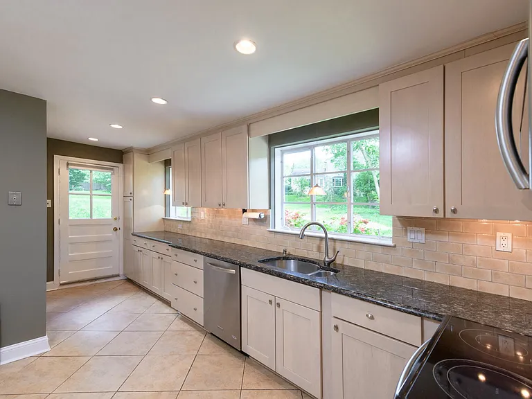 100 Pine Tree Rd — Photo 5