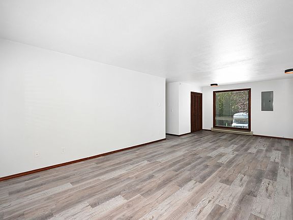 5th image of 10705-10707 Des Moines Memorial Dr #C1