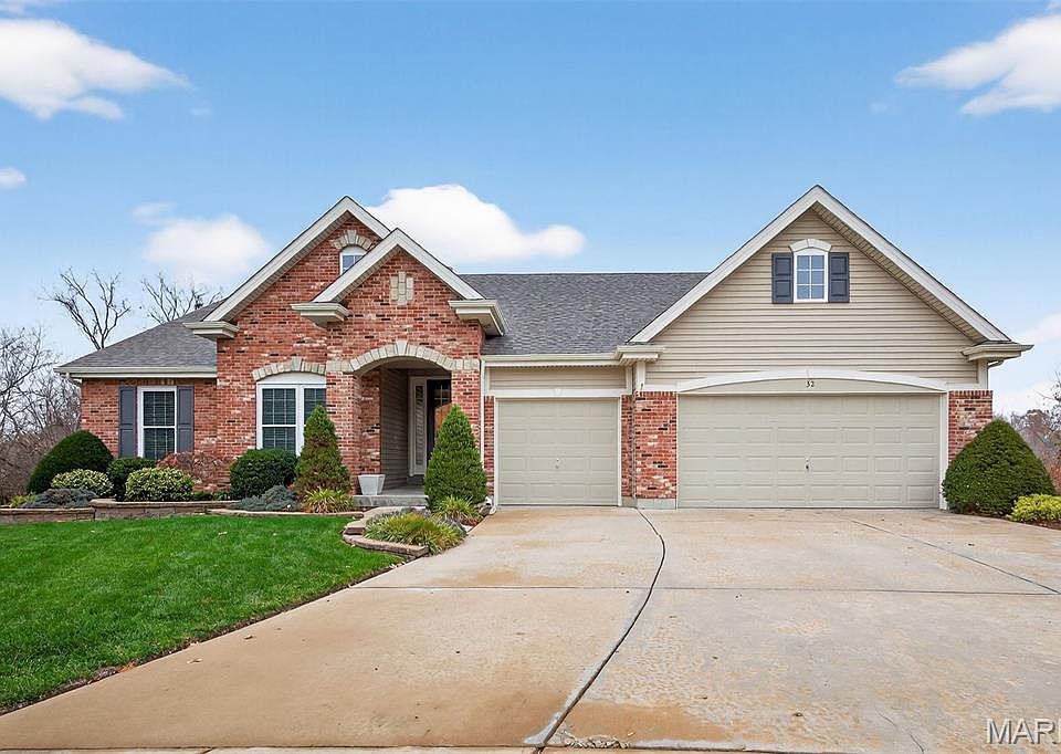 1st image of 32 Carlton Lake Ct