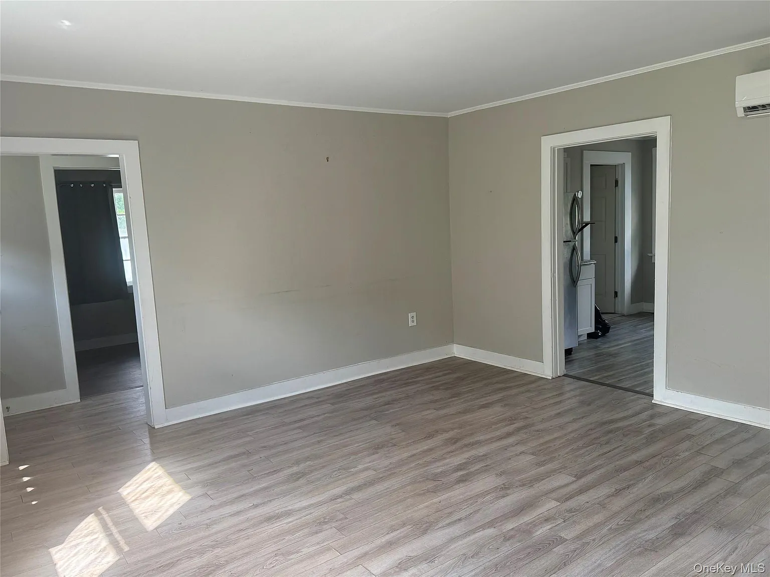 4 bed, 2.0 bath, 1600 sqft, $4,400 — Photo 3