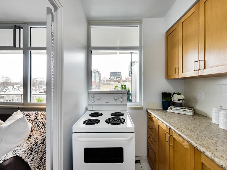 425 Avenue Rd — Photo 42