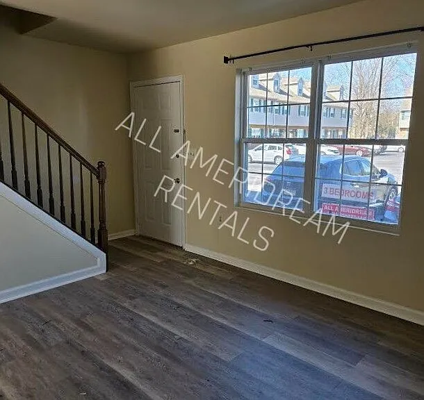 120 Orchard Ln — Photo 3