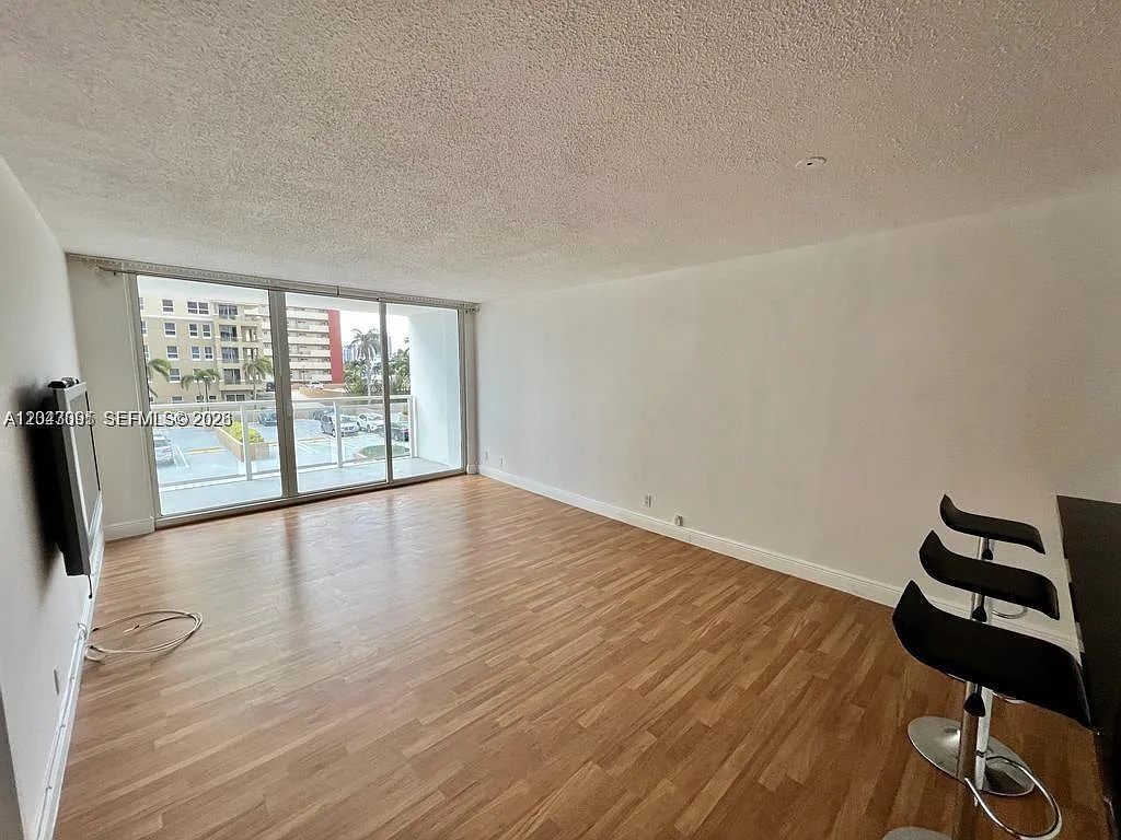 Parker Plaza Condo Estate — Photo 4