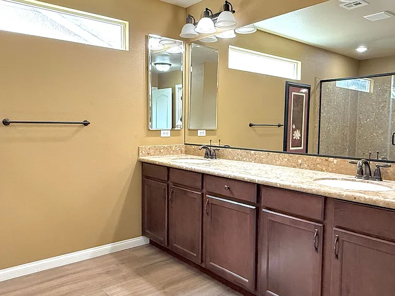 6825 Philharmonic Ave — Photo 27