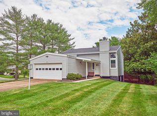 205 Magnolia Ct, Sterling, VA 20164