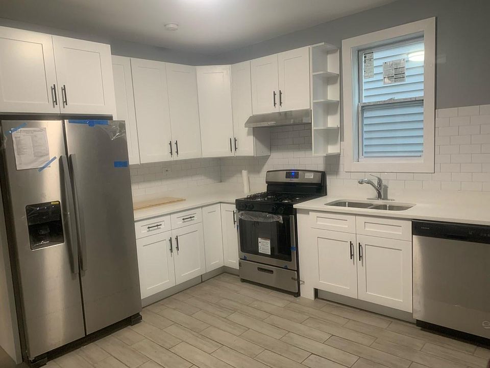 1st image of 4326 N Albany Ave #1