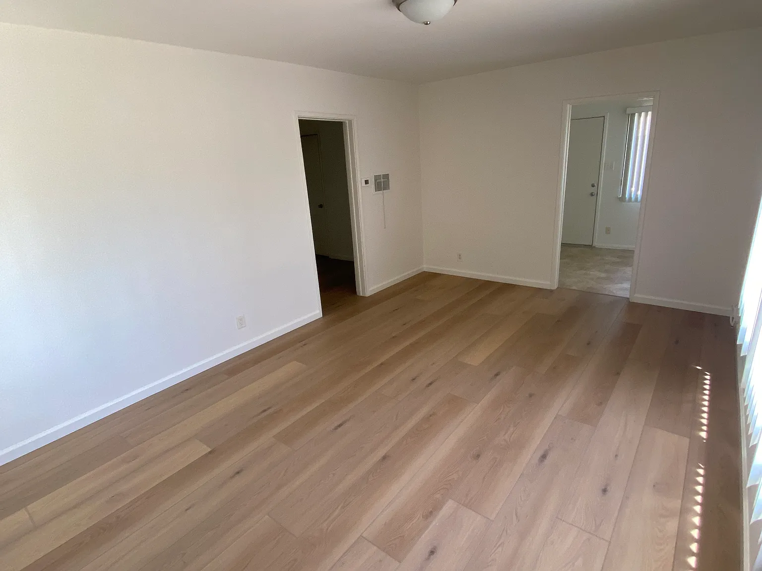 2 bed, 1000 sqft, $2,749 — Photo 3