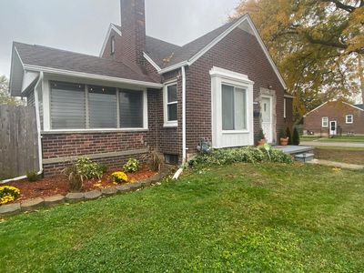 19912 Elkhart St, Harper Woods, MI, 48225