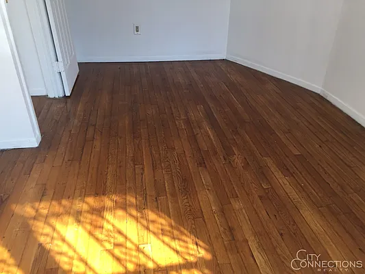 Rented by City Connections Realty | media 2