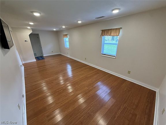 5th image of 156 Barnhill Rd NE