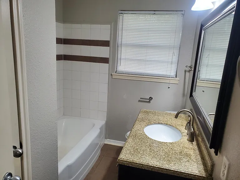217 Wellington St — Photo 17