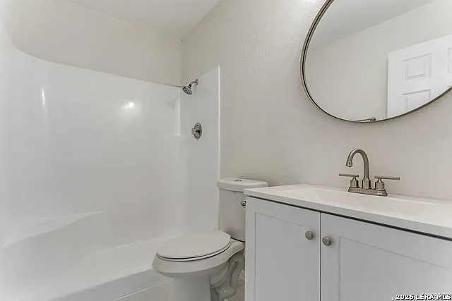 8214 Banbury Dr — Photo 21