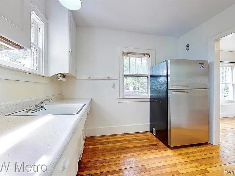 865 W Marshall St — Photo 13