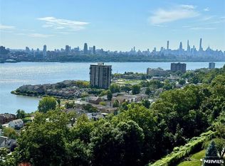 4 Horizon Rd APT 802, Fort Lee, NJ 07024