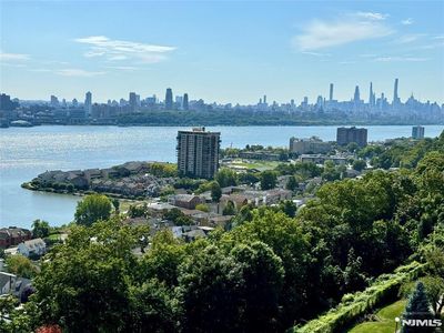 4 Horizon Rd APT 802, Fort Lee, NJ, 07024