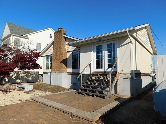 3rd image of 333 Cheryl Dr