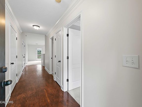 2nd image of 5816 Metropolitan Way