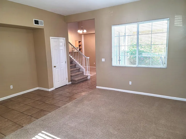 533 Stirling Ct — Photo 16