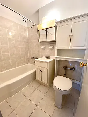 Rented by Guy Goldman, LREB | media 23